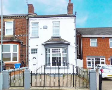 2 bedroom terraced for sale